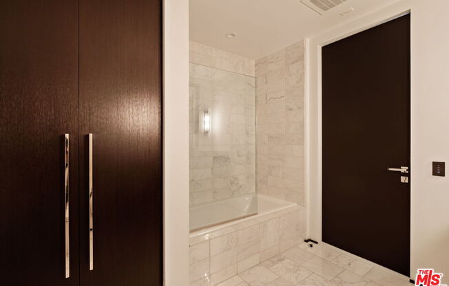 3 beds, 4 baths, 3,670 sqft, $15,000, Unit 2204