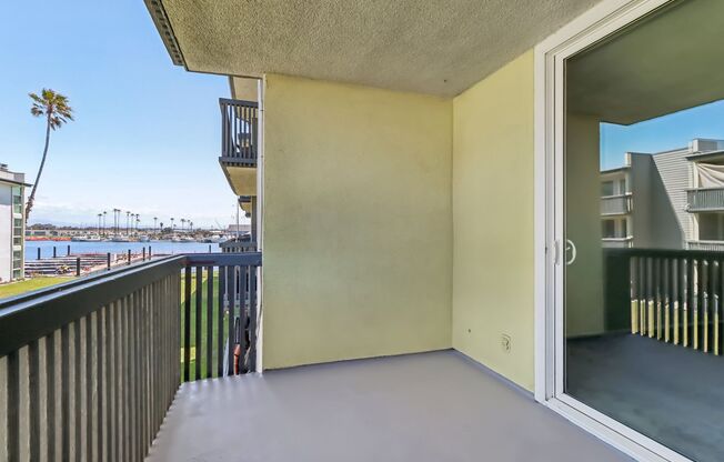 1 bed, 1 bath, 700 sqft, $2,098, Unit 4240.203