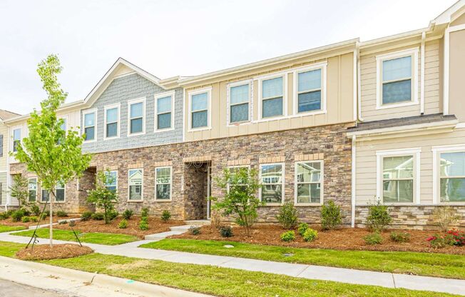 317 PLANTERS TRCE LN