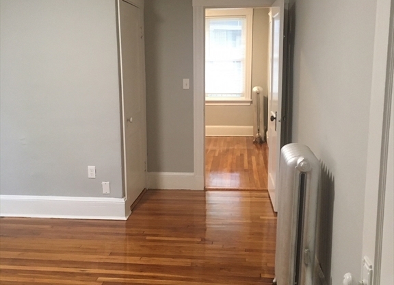 3 beds, 1 bath, 1,200 sqft, $3,300, Unit 3