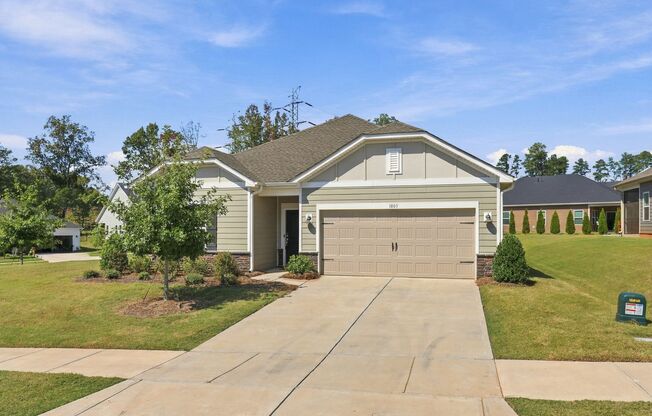 Beautiful 3BR/2BA Ranch Home in The Vineyards on Lake Wylie – 2-Car Garage & Community Pools!