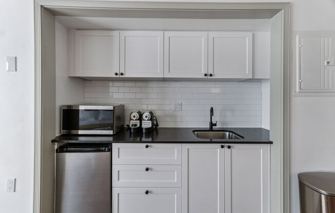 Studio, 1 bath, 300 sqft, $1,750, Unit 414H