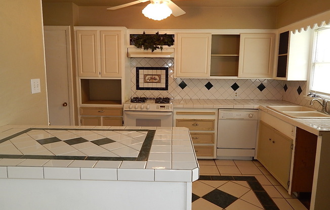 Charming 3-Bedroom Home with Spacious Backyard, Available Early October Near Downtown Rockwall