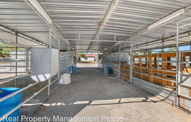Private Boarding, Stable & Riding Ring for Lease