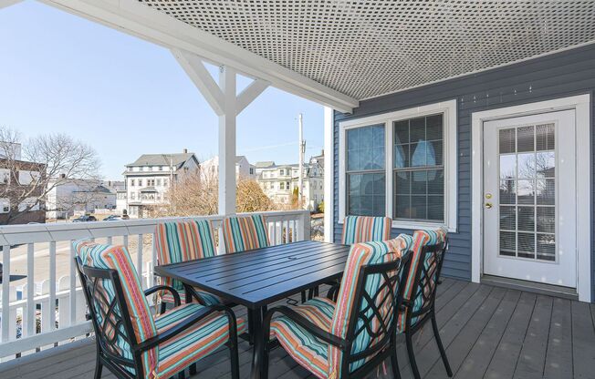 3 beds, 2 baths, $4,200, Unit Harbortown Hideaway