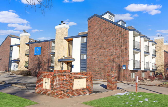 Studio, 1 bath, 384 sqft, $595, Unit 2110