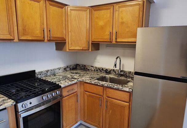 Studio, 1 bath, 350 sqft, $1,250, Unit 105