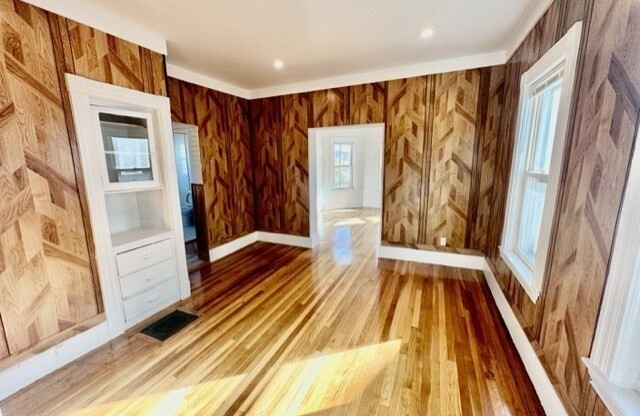 3 beds, 1 bath, $4,200, Unit 1