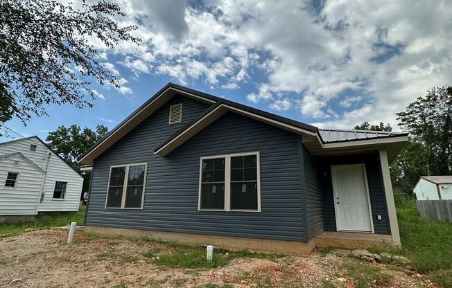 BRAND NEW BUILD!!! 3 Bedroom, 1 Bathroom Duplexes