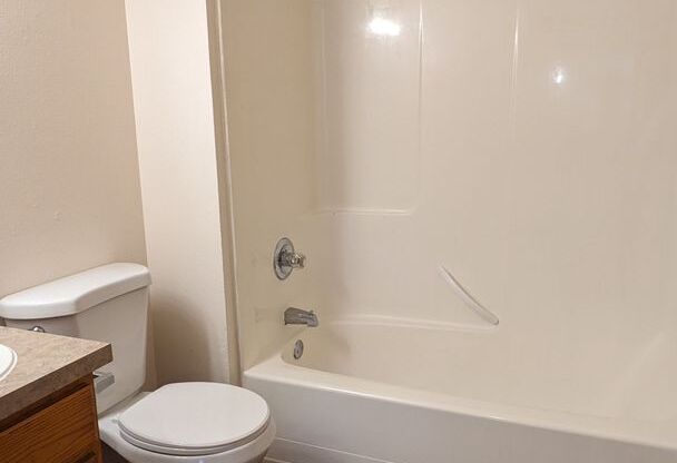 2 beds, 1 bath, 750 sqft, $1,425, Unit 26