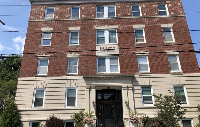35 TUDOR ST