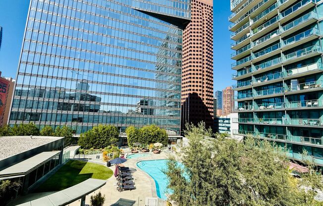 DTLA Penthouse Floor 1BD Condo w/Utilities Included & Resort-Style Amenities – Perfect Blend of Comfort & Convenience!