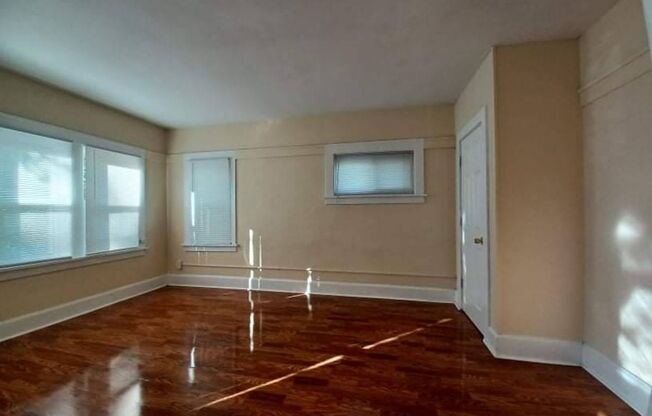 1 bed, 1 bath, 575 sqft, $775