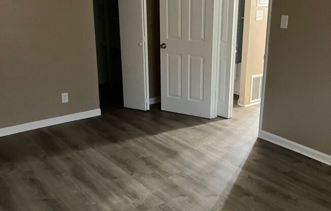 2 beds, 1 bath, 750 sqft, $800, Unit 9640 A2