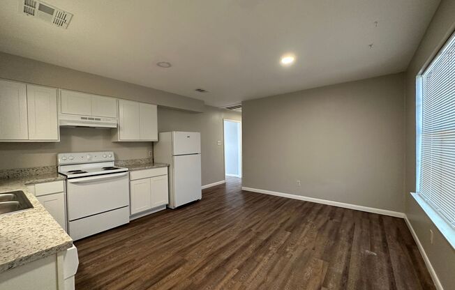 2 beds, 1 bath, $1,095, Unit Unit B