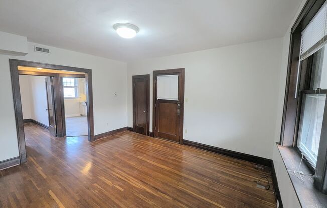 1 bed, 1 bath, 725 sqft, $825, Unit 2W