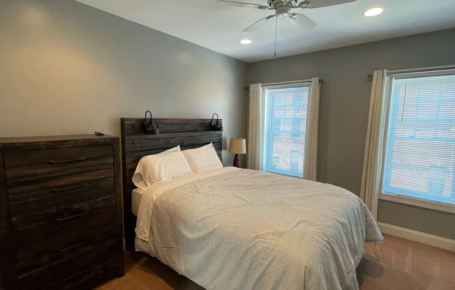 Charming 2 Bedroom/3.5 Bathroom Townhome in Canton, MD!