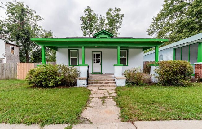 $1,175 - Updated 2 Bed/2 Bath home for lease in Harrisburg, with fenced back yard! MOVE IN READY!