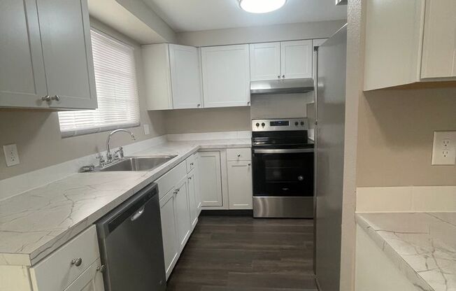 2 beds, 1 bath, 945 sqft, $1,575, Unit 033