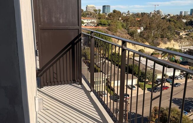 Studio, 1 bath, 440 sqft, $2,780, Unit 906