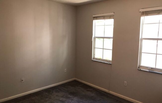 Beautiful 1/1 condo with great amenities