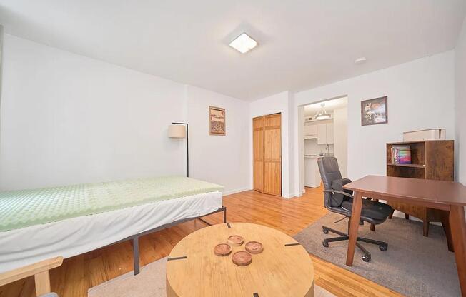 223 E 58 ST