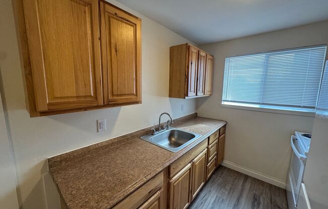 1 bed, 1 bath, $870, Unit Unit 6