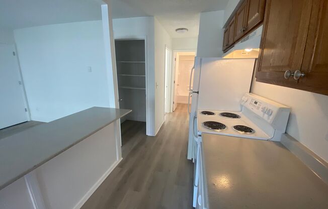 1 bed, 1 bath, 680 sqft, $1,325, Unit 27