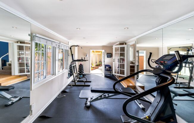 2 beds, 1.5 baths, 1,012 sqft, $3,195, Unit 4920-01