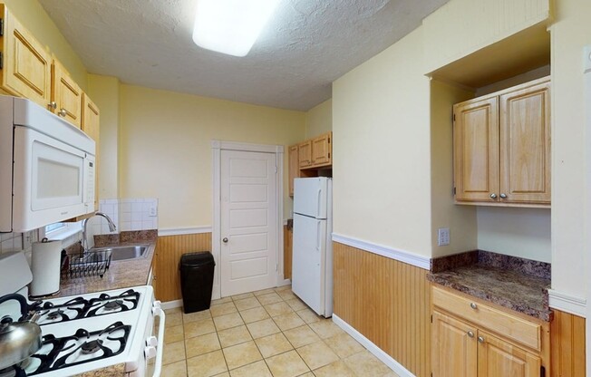 4 beds, 1 bath, $3,800, Unit 3