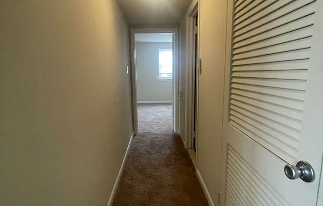 1 bed, 1 bath, 600 sqft, $1,175, Unit B12