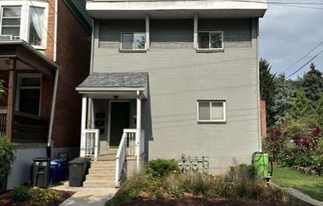 2 beds, 1 bath, $1,095