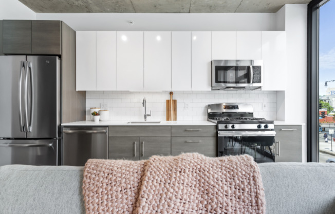 2500 N SHERIDAN AVE