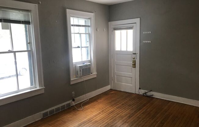 1 bed, 1 bath, $1,100, Unit Unit #2