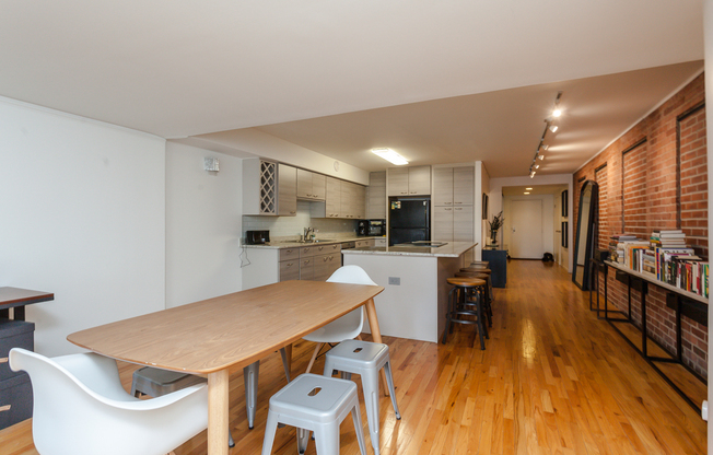 40 E 9th St, Chicago IL 304