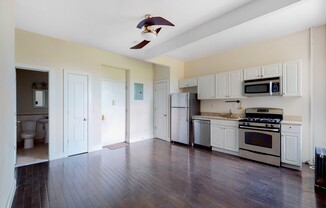 1 bed, 1 bath, $2,725, Unit 2R