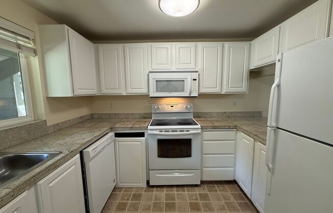 2 Bed 1 Bath Totem Lake Condo