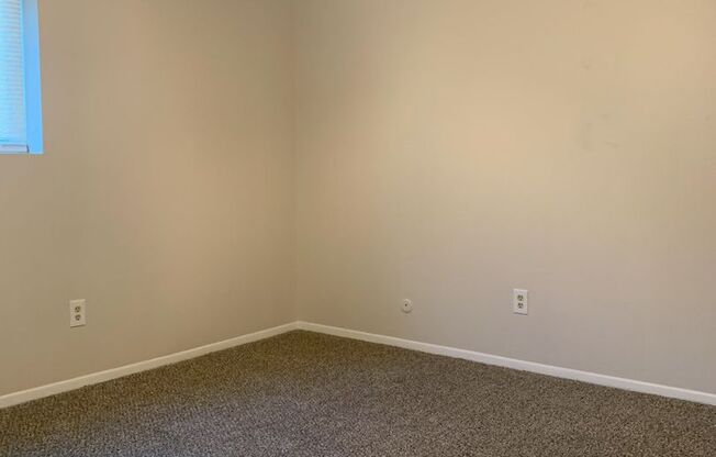 2 beds, 1 bath, 700 sqft, $945, Unit 9155
