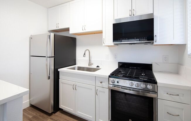 Studio, 1 bath, 329 sqft, $2,295, Unit 25-13