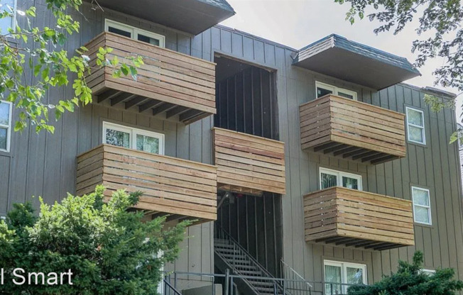 423-427 Maple Blvd