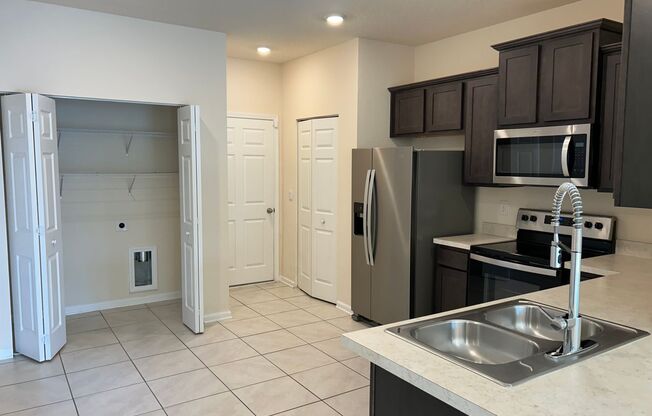 Beautiful 3/2.5 Townhome For Rent- Capitol Park!!