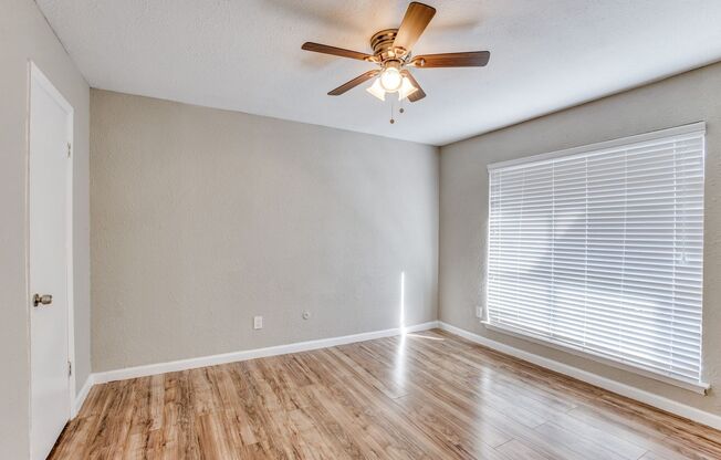 2 beds, 1 bath, 860 sqft, $1,250, Unit 122