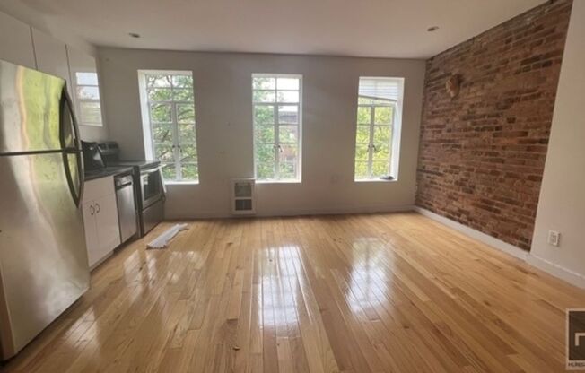 Studio, 1 bath, $3,000, Unit 4A