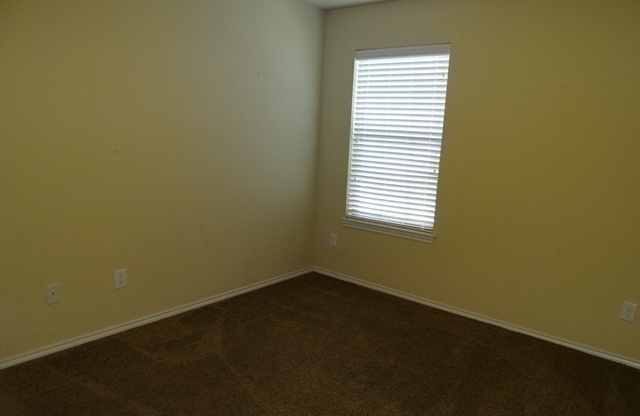 3 beds, 2.5 baths, $1,695