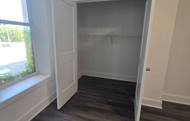 2 beds, 1 bath, 942 sqft, $1,695, Unit 211