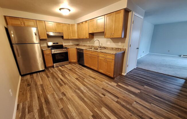 2 beds, 1 bath, $1,295, Unit 694 S. Olson Ave.