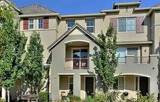 Luxury 3/3 Tri-Level Townhome