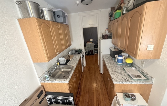 Studio, 1 bath, 550 sqft, $2,250, Unit 24