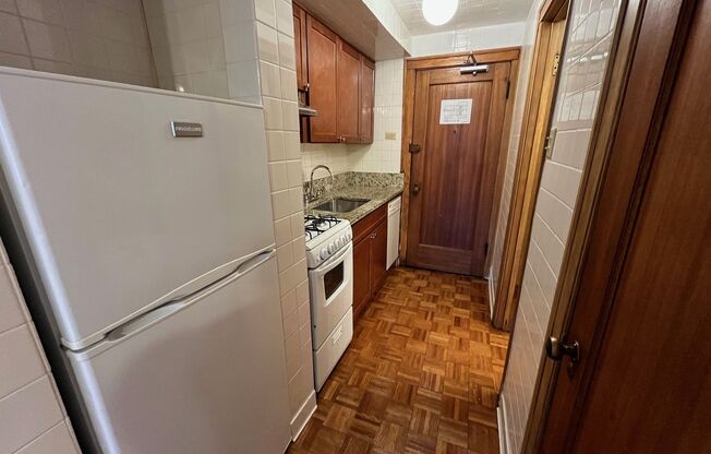 Studio, 1 bath, 320 sqft, $1,545, Unit 273-0905