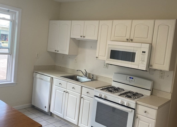 2 beds, 1 bath, 1,050 sqft, $2,600, Unit 1